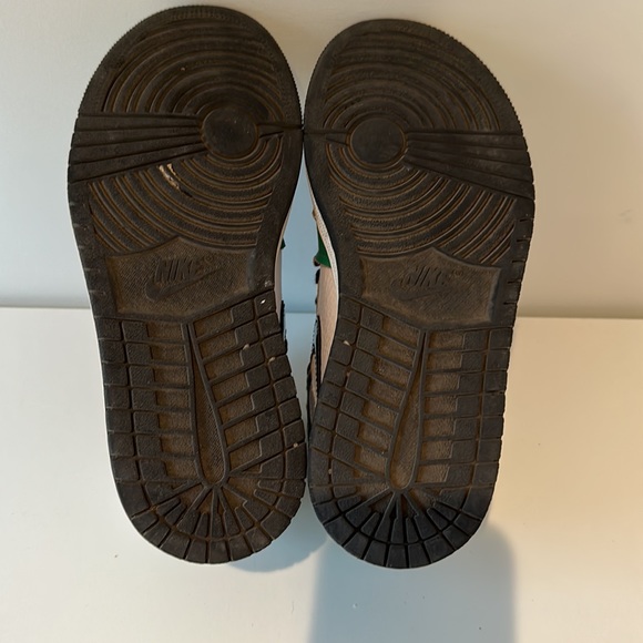 Lucky Green Air Jordans 1 Retro High OG - Picture 6 of 7